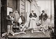 05-Armenians spinning wheels_s