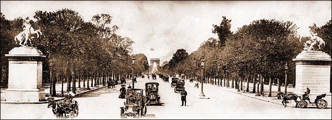 Paris_Avenue des Champs Elysees 02