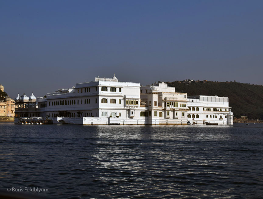 20181029538sc_Udaipur_Lake_Pichola_ride