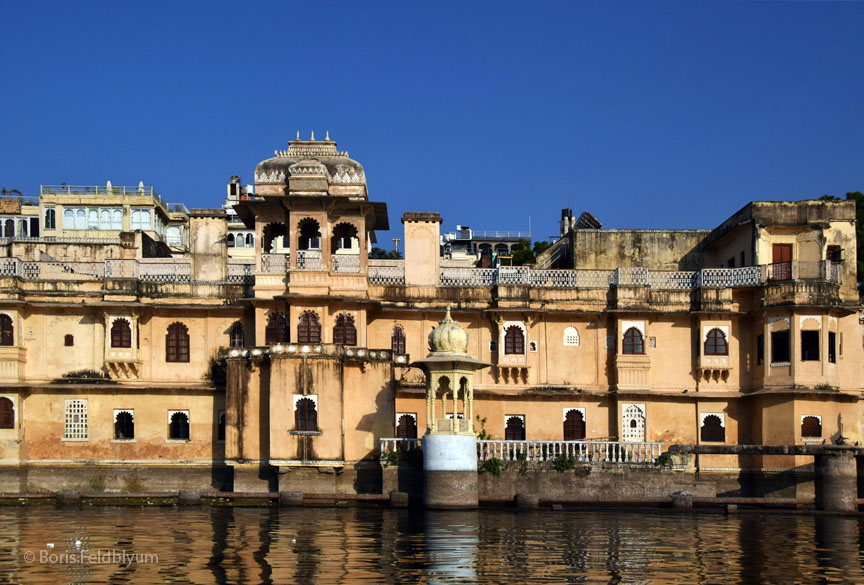 20181029595sc_Udaipur_Lake_Pichola_ride