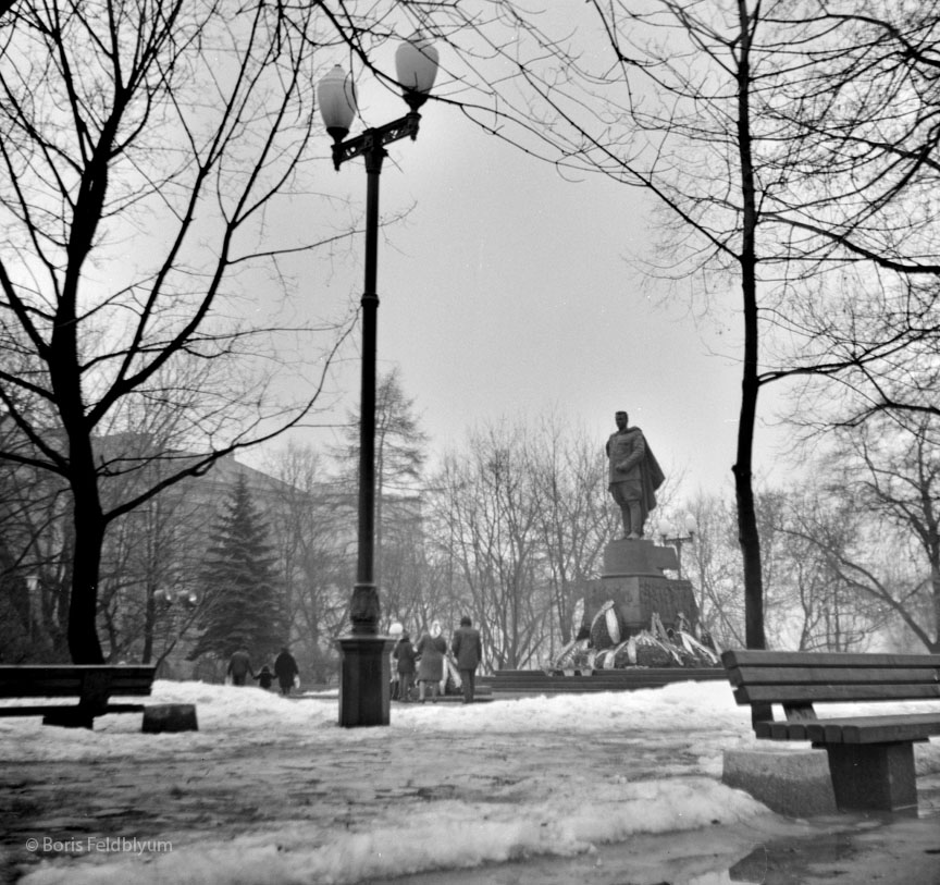 19771101003scsc_Chernyakhovsky_monument