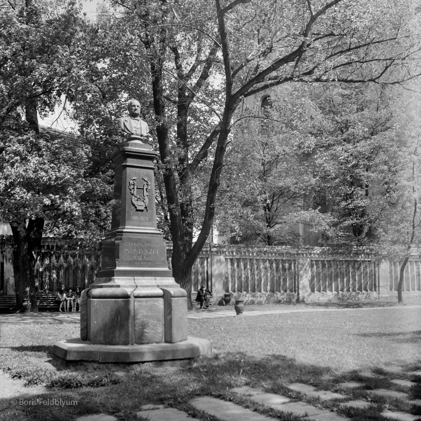 19771101298sc_Vilnius_Moniuszko_monument