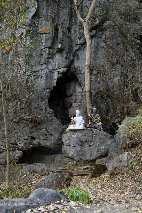 201603111578sc_ThamPhra_BuddhaCave