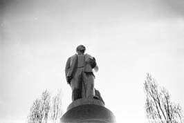 19630901015sc__Kiev_Lenin_monument