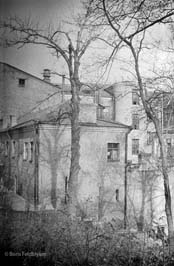 19690415002sc__Kiev_Oktyabrsky_palace_area