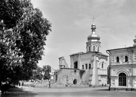 19730709017sc__Kiev_Lavra_Uspensku_cathedral.jpg