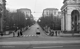 19750215007sc_Kiev_Sverdlov_St_at_Kreshchatik