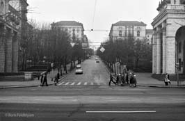 19750215008sc_Kiev_Sverdlov_St_at_Kreshchatik