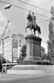 19760708002sc_Kiev_Shchors_monument