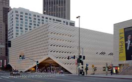 20151022062sc_LA_Broad_Museum_ref2