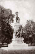 Rochambeau_Statue_01w.jpg (45784 bytes)