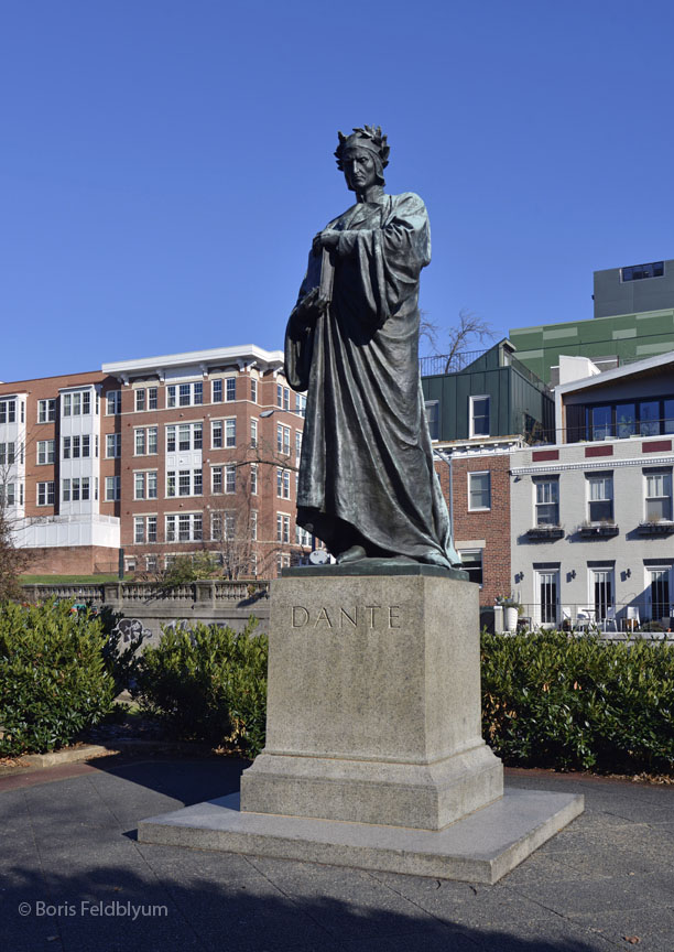 20200108067sc_DC_Dante_statue