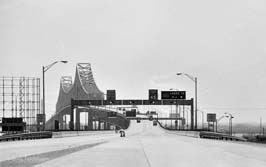 19810415018sc_DE_memorial_bridge
