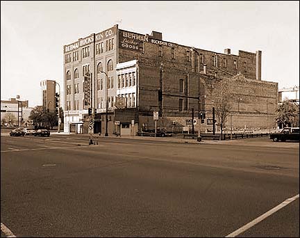 Minneapolis_Gluek Brewing Company Hotel & Saloon, 24 Hennepin Av