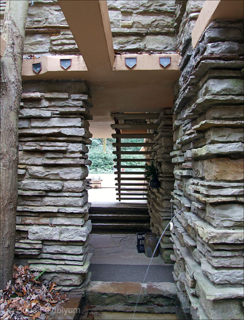 20071117112sc_Fallingwater